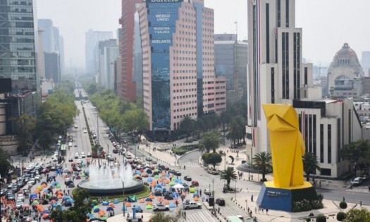 Los integrantes de FRENAAA solicitan gente  para ocupar tiendas de campaña sobre Paseo de la Reforma