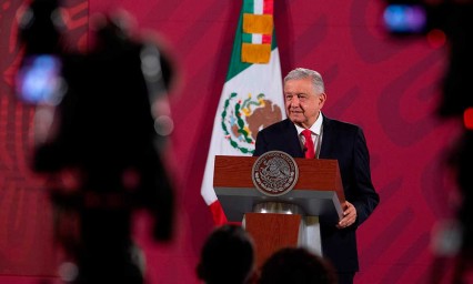 Gobierno de México denuncia a 70 funcionarios por evasión de impuestos