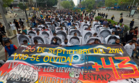A seis años de la tragedia en Ayotzinapa, exigen justicia en calles de Ciudad de México