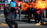 Encapuchados ensombrecen mitin conmemorativo por masacre de Tlatelolco