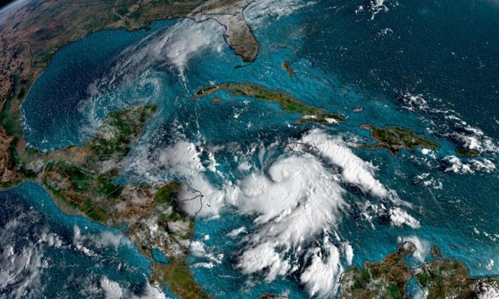 Delta cambió de trayectoria: se espera que toque tierra en Quintana Roo como un huracán de categoría 4