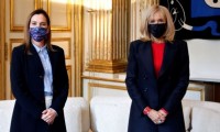 Se reúne Beatriz Gutiérrez en París con esposa de Macron y firma convenio bibliotecario