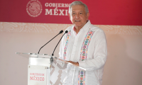 AMLO prevé normalización de turismo en sureste de México a fin de año