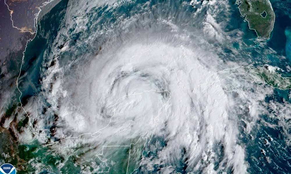 Tormenta Zeta deja Yucatán y entra al Golfo de México