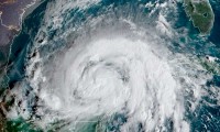 Zeta se fortalece a huracán rumbo a la costa sur de EE.UU.