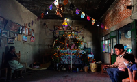 México mantiene vivo el Día de Muertos en un festejo híbrido por la covid-19