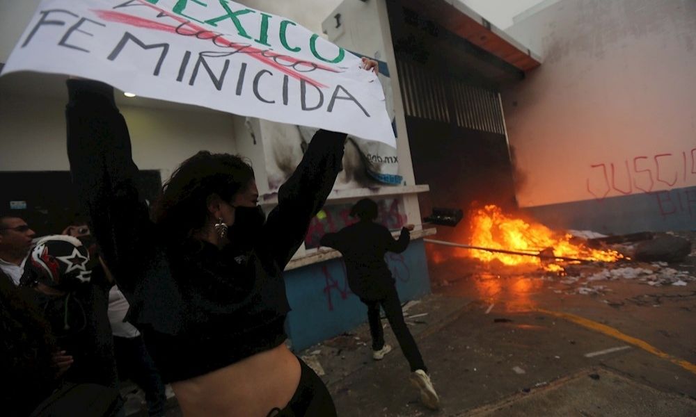 López Obrador condena represión policial en Cancún 