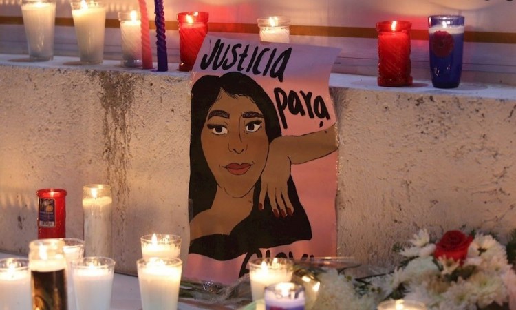 Familiares y amigos despiden restos de la joven asesinada en Cancún