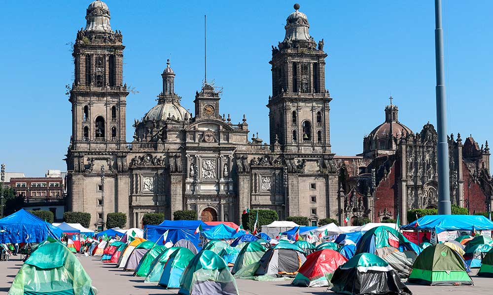 FRENNA levanta el campamento del Zócalo de México