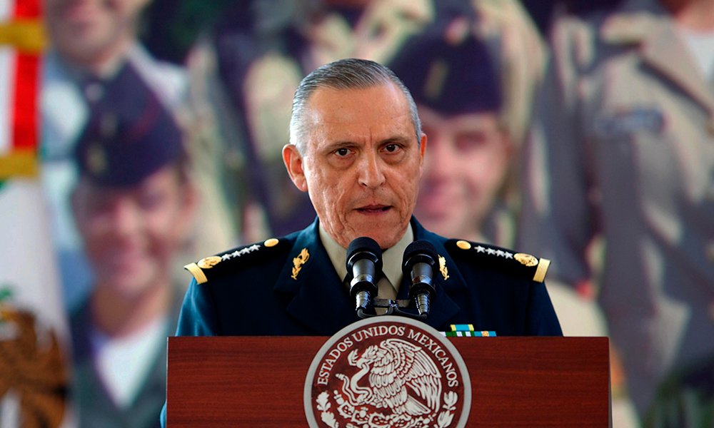 EU entrega a México al general Salvador Cienfuegos