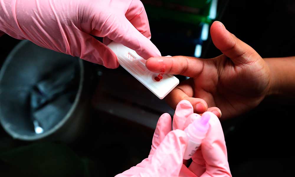CNDH pide al gobierno federal garantizar tratamiento de VIH