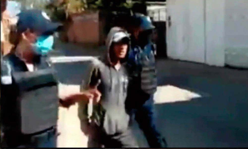Detienen a dos jóvenes por no usar cubrebocas en Zaachila, Oaxaca 