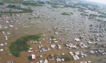 Prevén fuertes lluvias en Chiapas y Tabasco, devastados por Eta