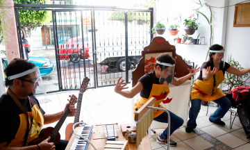 FIL lleva serenatas y cuentos a niños en confinamiento 