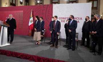 Firman Gobierno y empresarios acuerdo para mejorar iniciativa sobre outsourcing