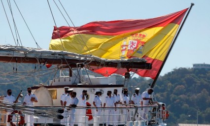 Buque español llega a México; recrea el viaje de Magallanes