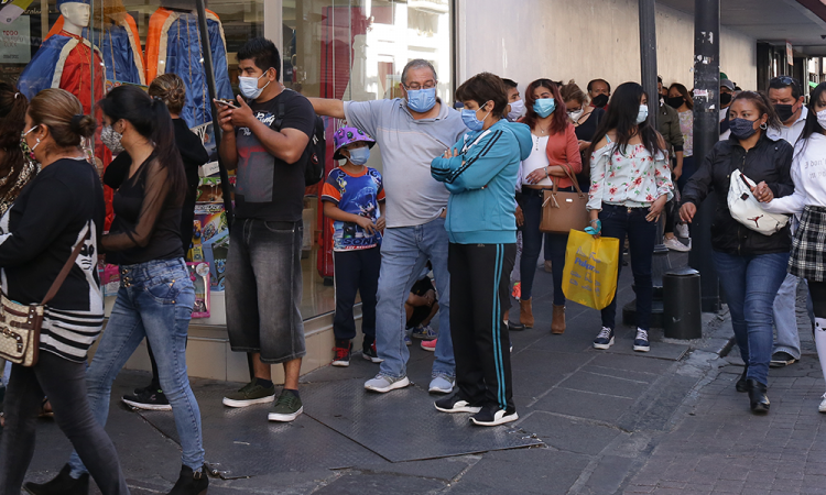 México suma 400 muertos y 6,217 contagios nuevos de covid-19