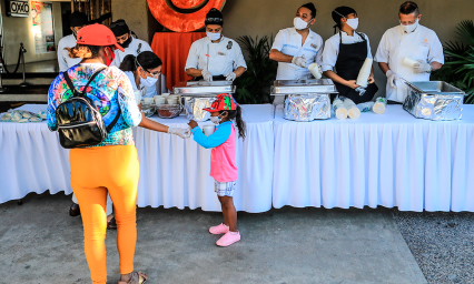 La esperanza llega a Acapulco en forma de cena de fin de año