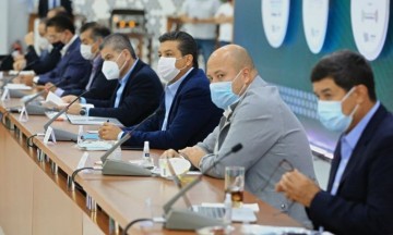 "Como autoridades debemos dar el ejemplo," señalaron. 
