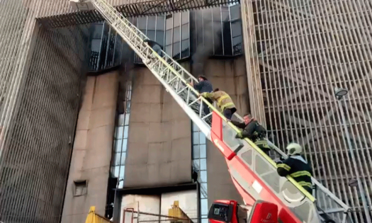 Incendio en Metro de Ciudad de México deja un muerto y 6 líneas sin servicio