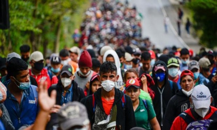 México restringe paso de guatemaltecos por llegada de caravanas
