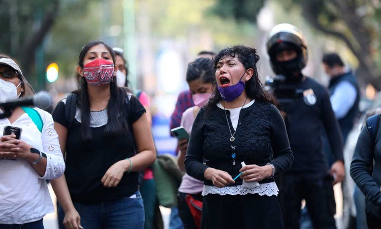Una Llorona adaptada preside un grito unido contra el feminicidio en México