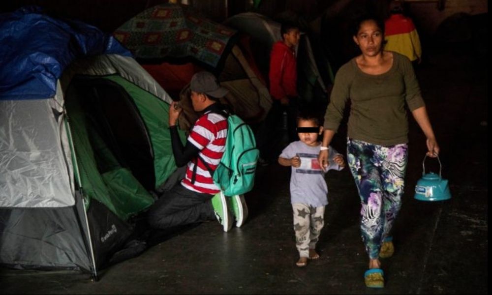 México detiene a 95 migrantes que llegaron a Monterrey en un avión 