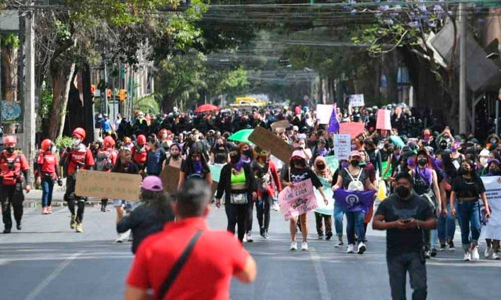 ¡Victoria no murió, la policía la mató! Feministas marchan en Ciudad de México para pedir justicia por los feminicidios 