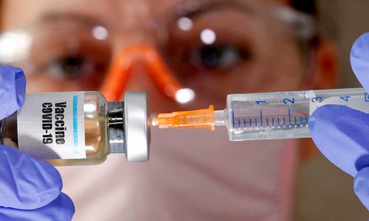 ¡Primero aire ahora agua destilada! Pfizer detecta vacunas falsas en Nuevo León