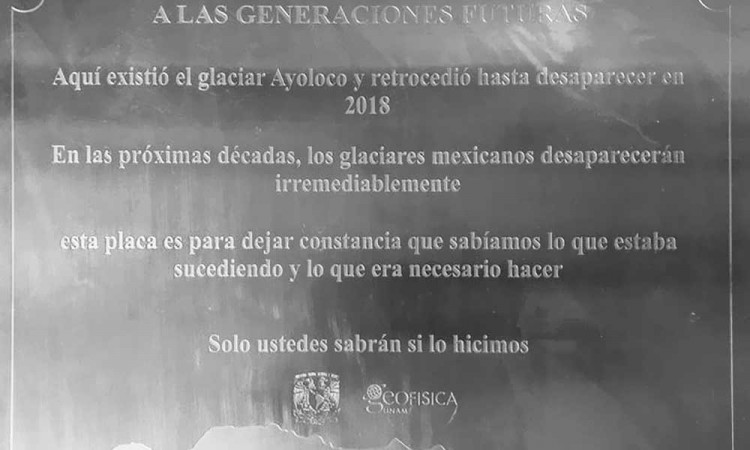 UNAM coloca placa en cumbre del Iztaccíhuatl en memoria del glaciar Ayoloco