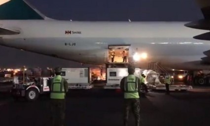 Llegan a M&eacute;xico 500 mil vacunas Sinovac contra Covid-19