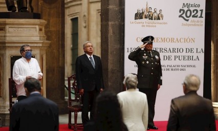 M&eacute;xico celebra el Cinco de Mayo en pleno luto nacional por tragedia del metro