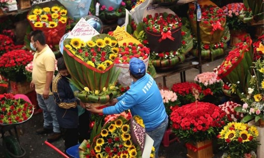 El Día de las Madres de México se recupera con la vacuna y caída de contagios