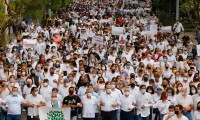  Jóvenes exigen justicia por asesinato de tres hermanos en Guadalajara