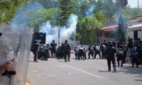 Estudiantes se enfrentan con policías en Chiapas