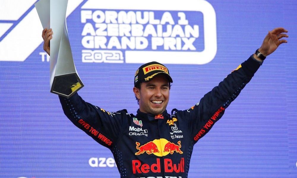 Checo Pérez ganó el Gran Premio de Azerbaiyán en final de infarto