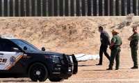 Muere migrante mexicano al caer del muro fronterizo en Texas