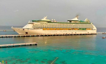 Arriba el crucero Adventure Of the Seas en Cozumel, tras un año del cierre de puertos por la pandemia 