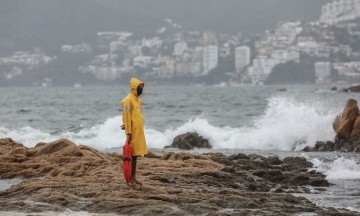 Dolores decrece a depresión tropical en México 