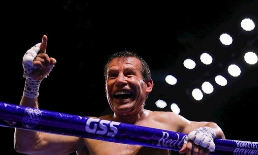 Julio César Chávez castigó al hijo del “Macho” Camacho en su última pelea