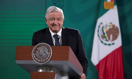 AMLO minimiza repunte de Covid-19 y muertes de vacunados en México