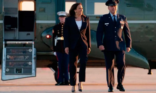 Kamala Harris llega a El Paso, Texas, para visitar la frontera entre México y EU