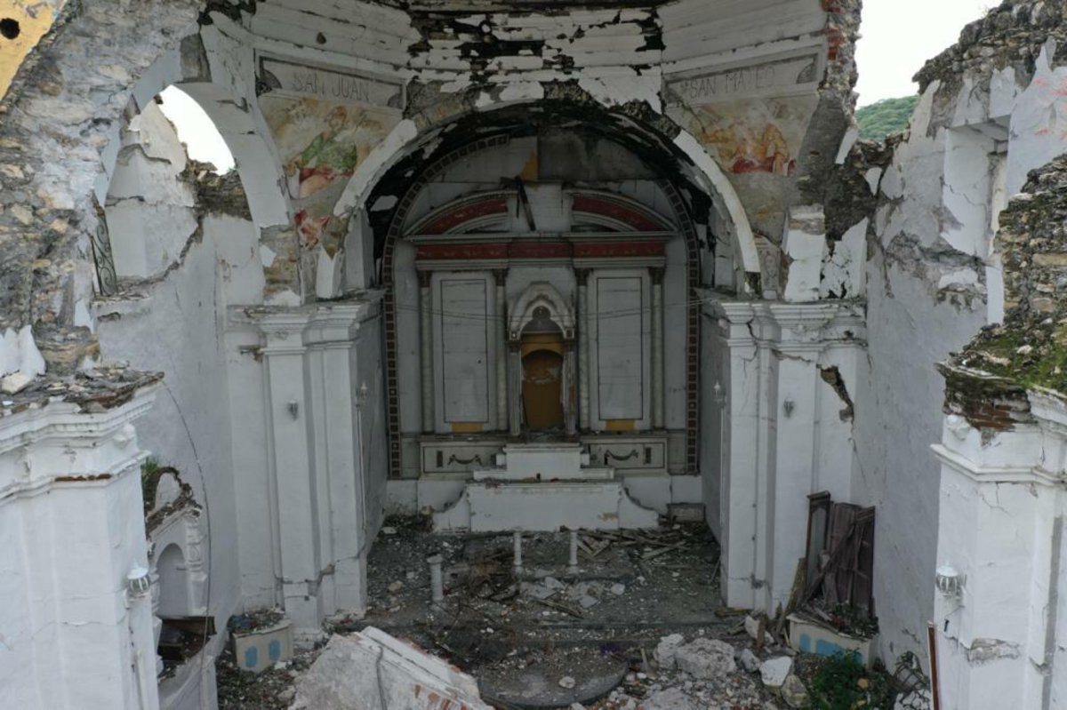 Iglesia de Santiago Apóstol en Atzala, lugar donde murió una familia que bautizaba a su bebé en el sismo del 19S 2017