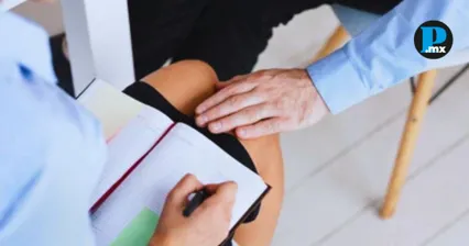 &iexcl;Viejo cochino! Detienen a profesor de CDMX por grabar bajo la falda a alumnas