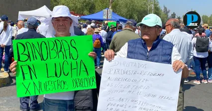 Jubilados irrumpen en San L&aacute;zaro en protesta por reforma a pensiones