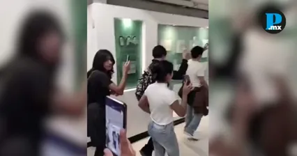 Alumnos del IPN irrumpen en Canal Once por carencias en escuelas