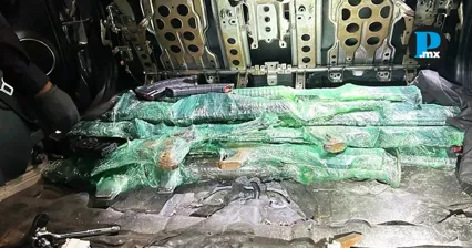Armamento asegurado por CBP en un compartimento oculto de un veh&iacute;culo en el puerto fronterizo de Nogales.