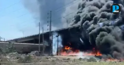 Tren impacta pipa con combustible y provoca incendio en Quer&eacute;taro