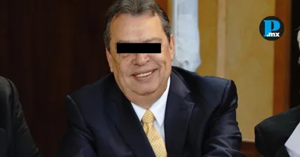 &Aacute;ngel Aguirre Rivero fue detenido por la FGR por su presunta participaci&oacute;n en el ocultamiento de evidencias relacionadas con la desaparici&oacute;n de los 43 normalistas de Ayotzinapa.
