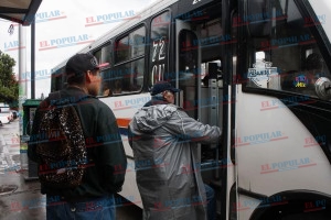 Transporte público, calvario de apretones y arrancones